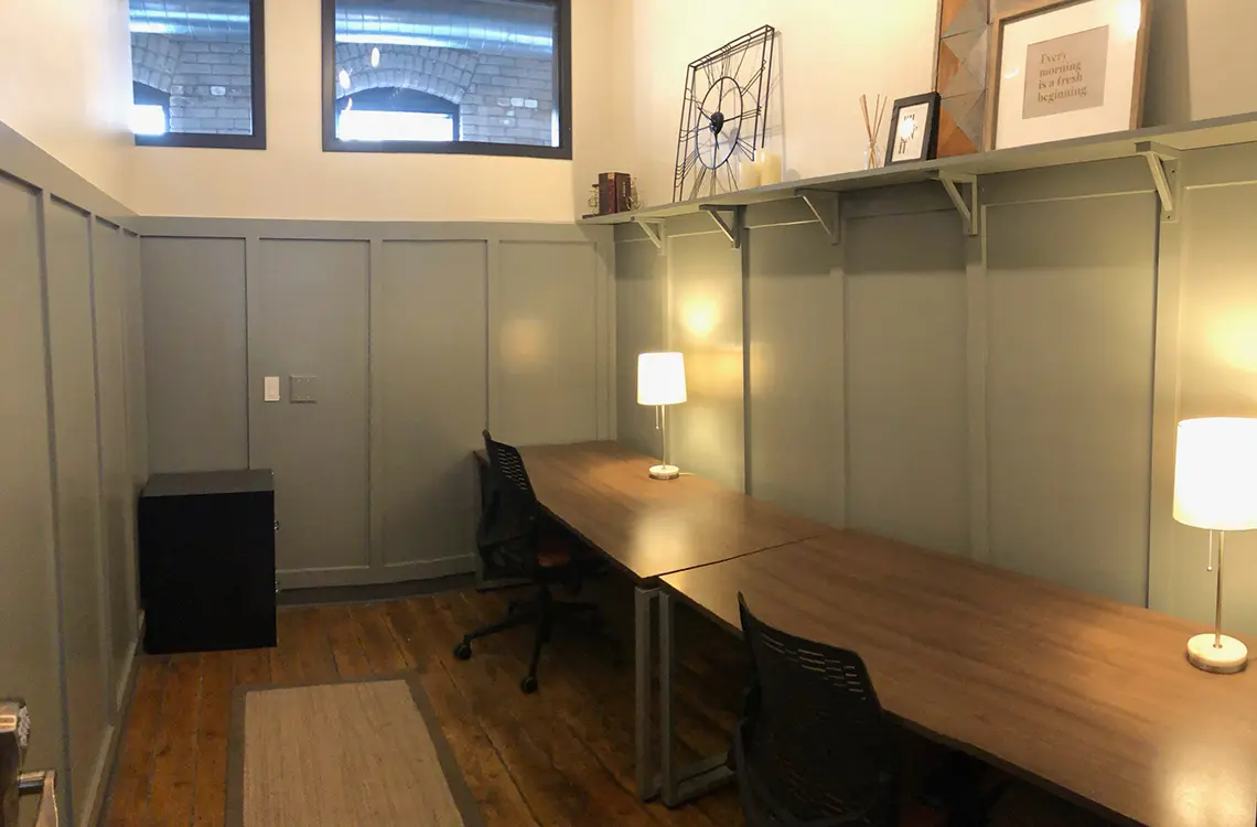 NE office wall desk